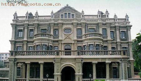 “张氏帅府博物馆” 原“张学良旧居陈列馆”，座落在全国重点文物保护单位张学良旧居内，1988年12月对外开放。该馆占地面积3.6万平方米，建筑面积2.76万平方