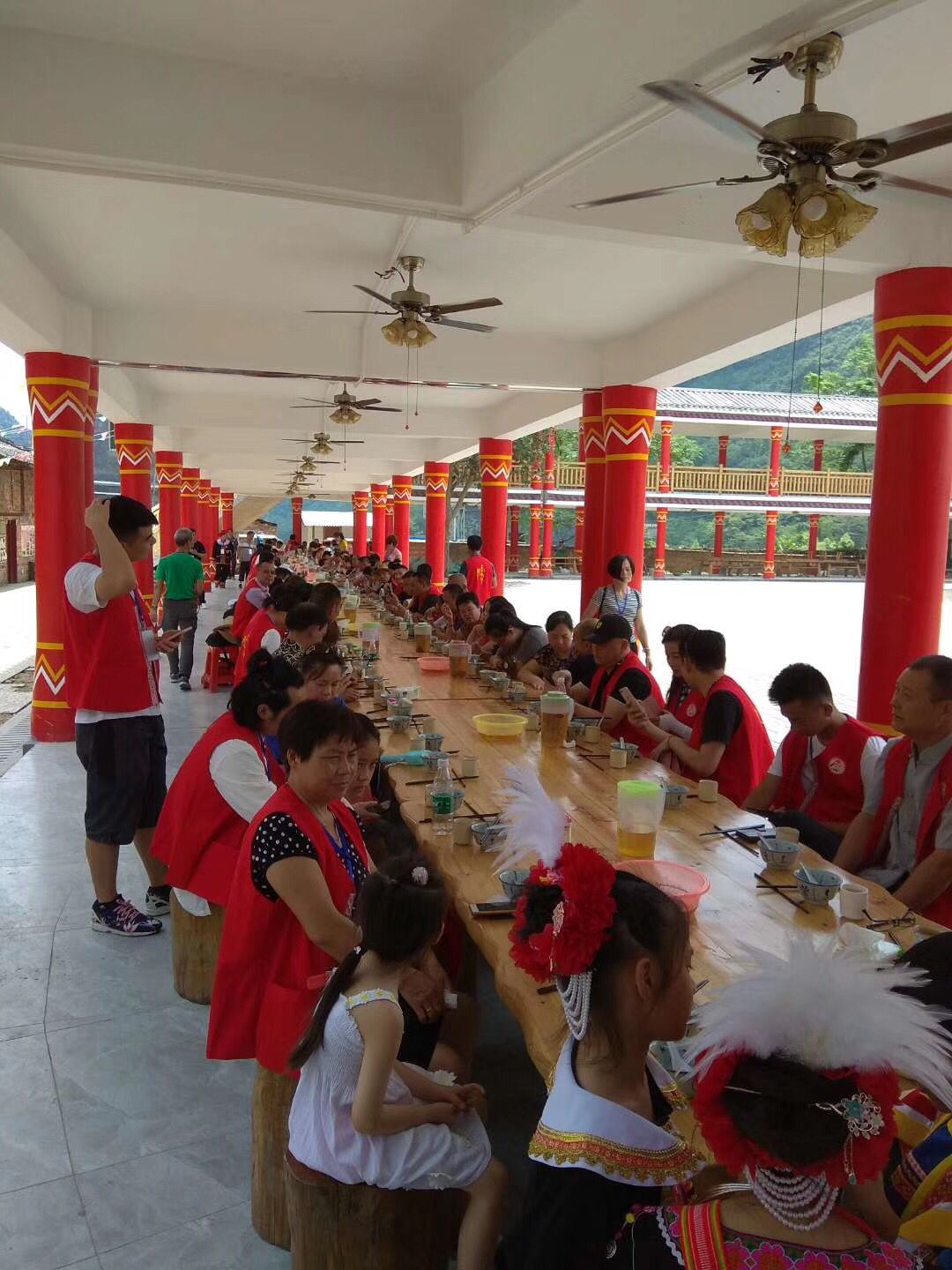 【花絮】各地房氏齐聚千年瑶寨贺连南首届房家文化交流活动：祭祖纪实.jpg
