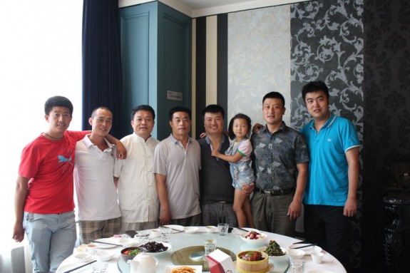 京鲁宗亲小聚 数伏天热精神：房氏迁徙与分布.jpg