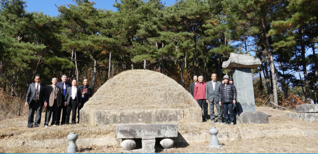 韩国南阳房氏宗亲举行隆重秋祭活动.jpg