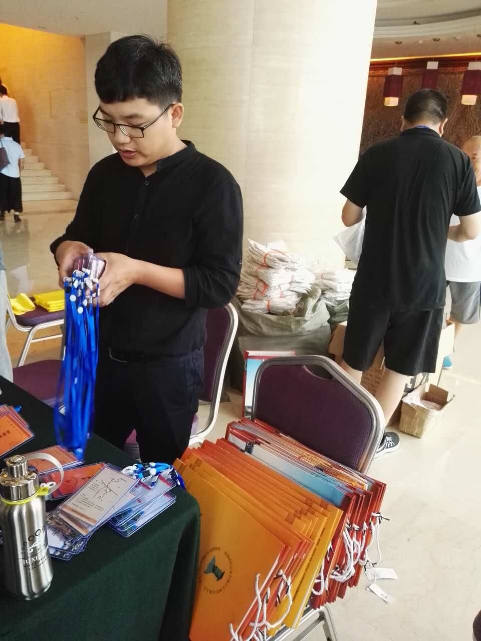 【祝贺】河南房氏宗亲会七周年庆典暨南阳房氏宗亲会成立大会成功举行：宗亲纪事.jpg
