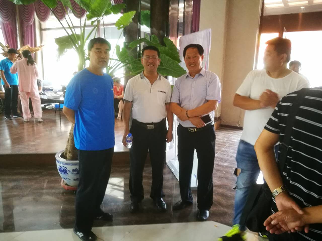 【报道接站直播】内蒙古房氏宗亲文化联谊会欢迎各地宗亲到来：宗亲纪事.jpg