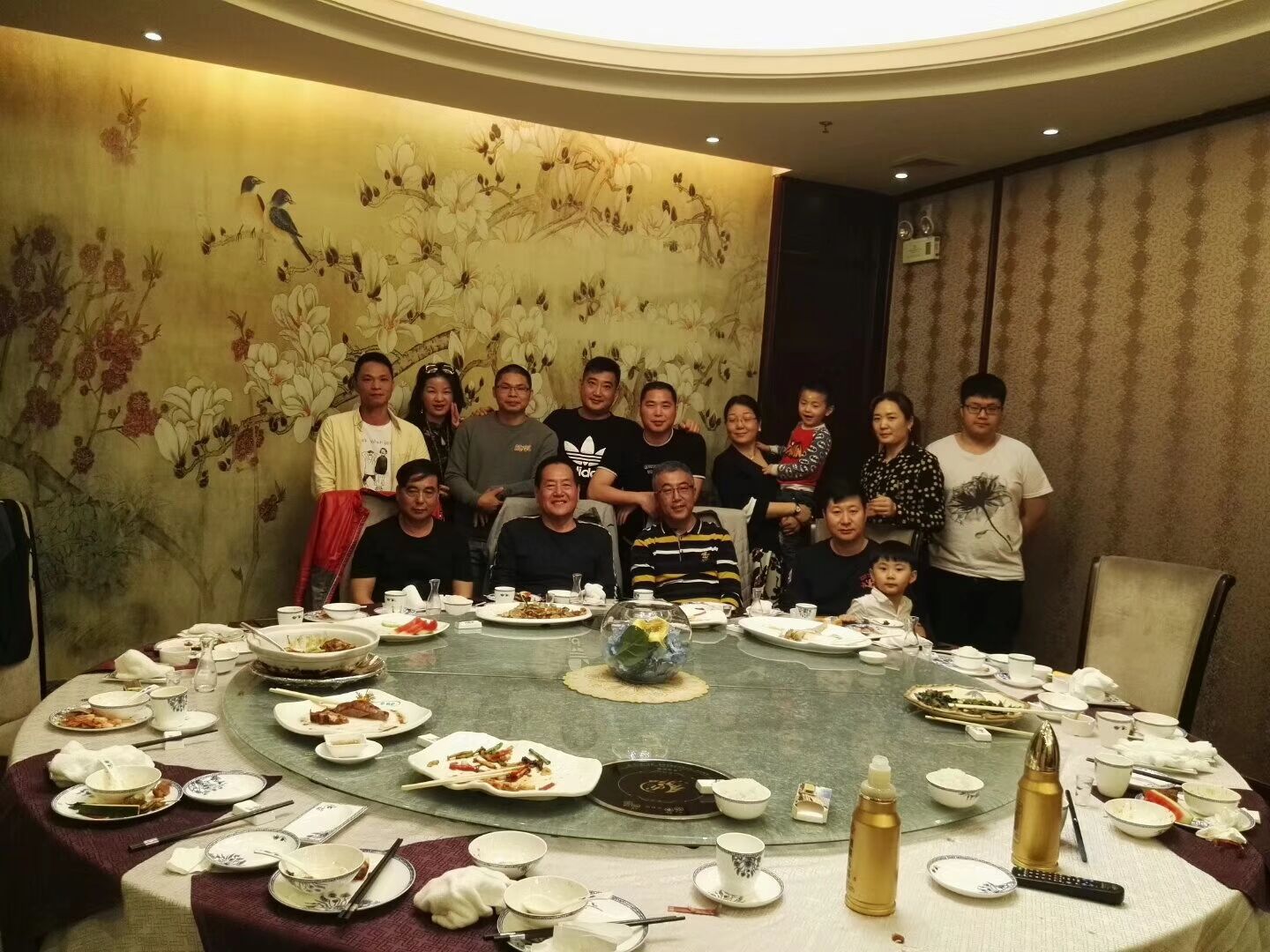 【联谊】广佛宗亲为辽、疆、闽、南美宗亲接风：宗亲纪事.jpg