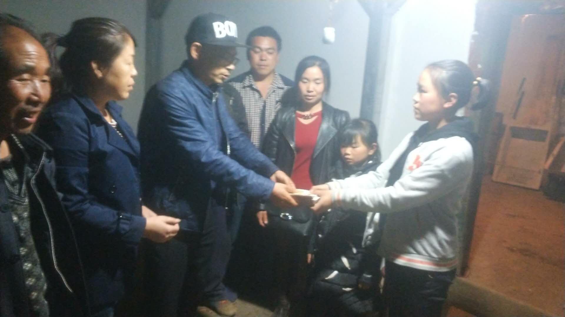 【致谢】 云南房氏代表吊唁明静宗亲并转交爱心捐款：宗亲纪事.jpg