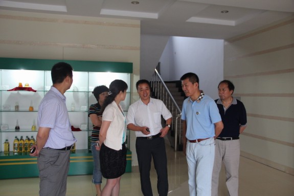 世房总会暨遂平县委县政府代表团联合考察房氏优秀企业万源粮油集团：房氏工商纪要.jpg