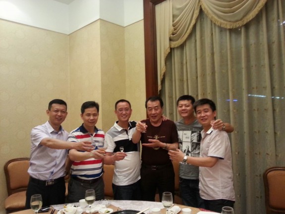 黑龙江房氏文化研究联谊会会长房忠滨及房国刚、房红城等访问深圳房家人：宗亲纪事.jpg