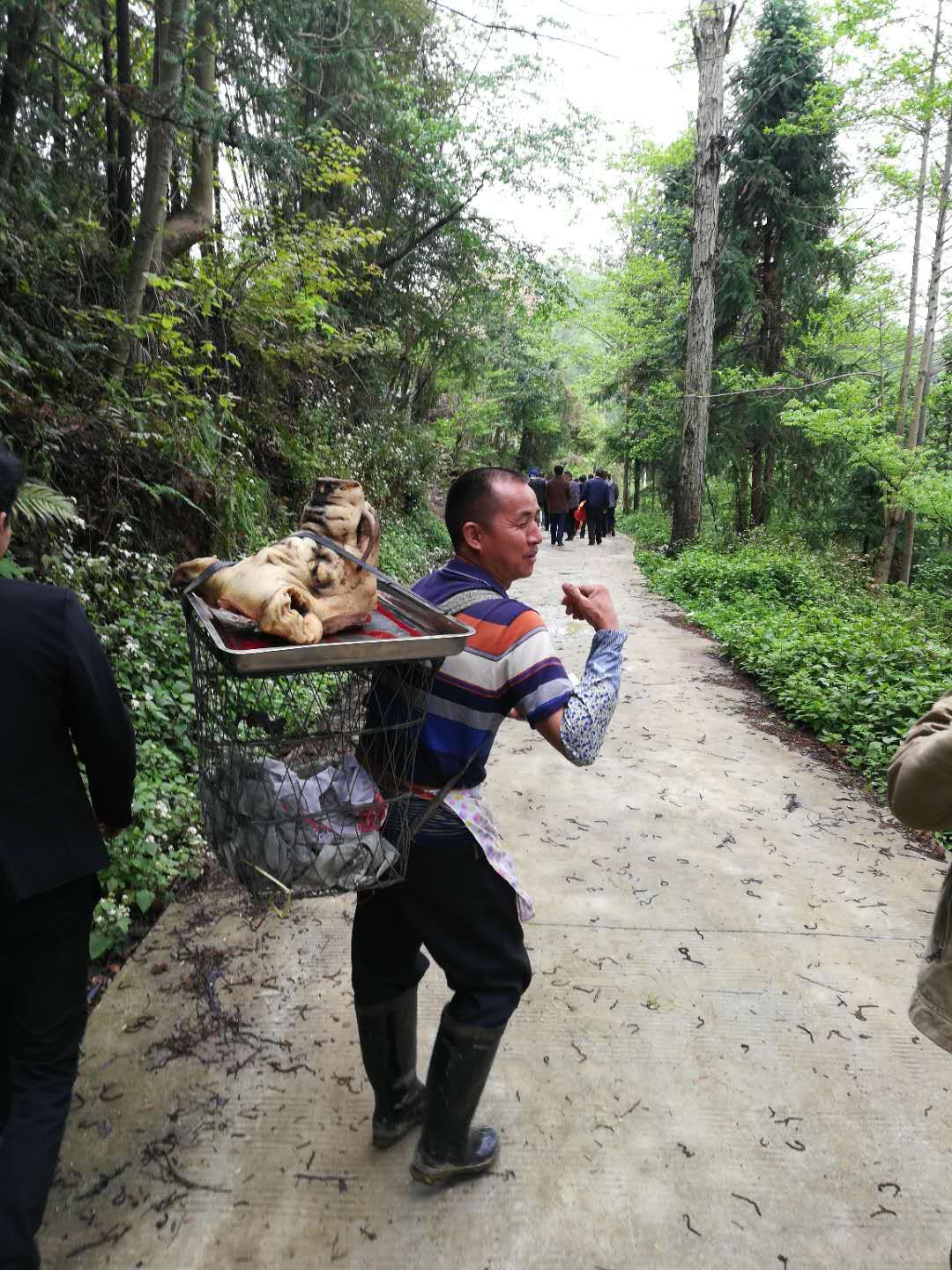 报道】贵州安顺房氏祭祖暨联谊活动.jpg