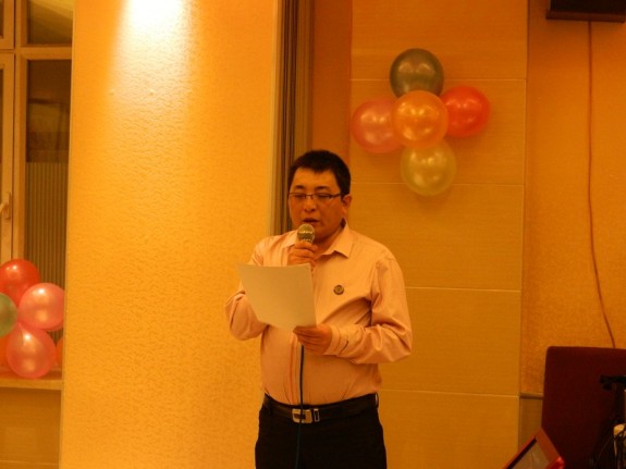 黑龙江房氏宗亲会2013新春联谊酒会：宗亲纪事.jpg