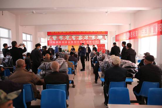 【图文】游子万里不忘祖 根系故土献爱心--记河南房氏宗亲重阳敬老捐赠活动：宗亲纪事.png