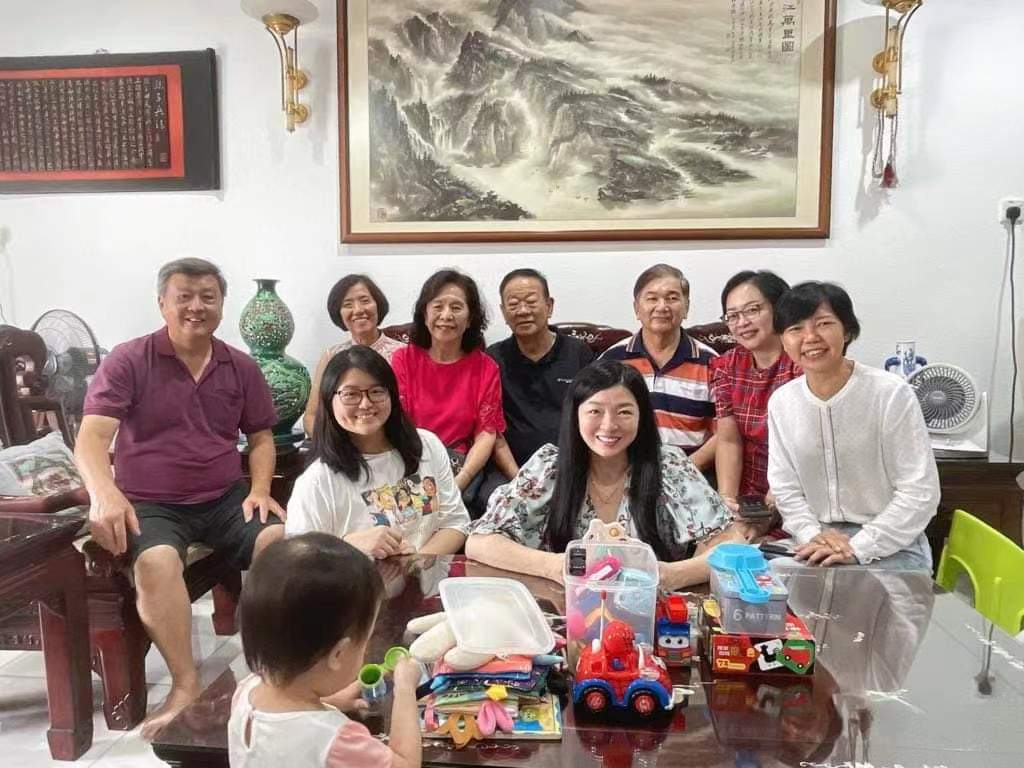拿督斯里房德民会长率众拜访柔佛宗亲：房氏字辈辑录.jpg