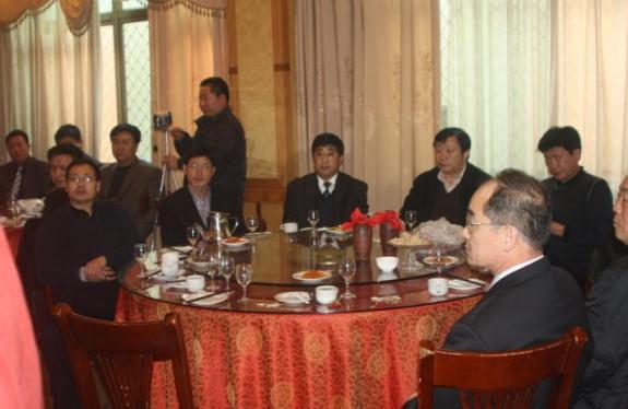 二OO九年日照房氏宗亲团拜会召开：宗亲纪事.jpg