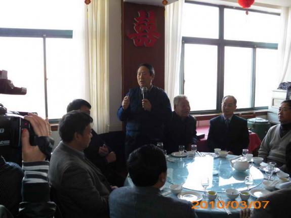 2010山东日照房氏宗亲春节团拜聚会：宗亲纪事.jpg