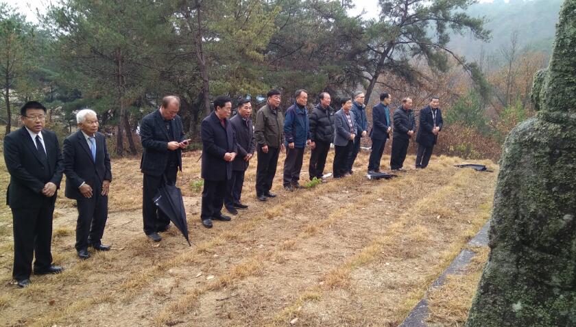韩国南阳房氏宗亲举行隆重秋祭活动.jpg