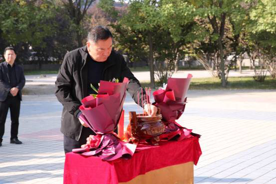 【图文】游子万里不忘祖 根系故土献爱心--记河南房氏宗亲重阳敬老捐赠活动：宗亲纪事.png