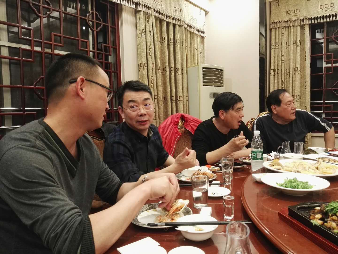 【联谊】广佛宗亲为辽、疆、闽、南美宗亲接风：宗亲纪事.jpg