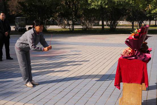 【图文】游子万里不忘祖 根系故土献爱心--记河南房氏宗亲重阳敬老捐赠活动：宗亲纪事.png