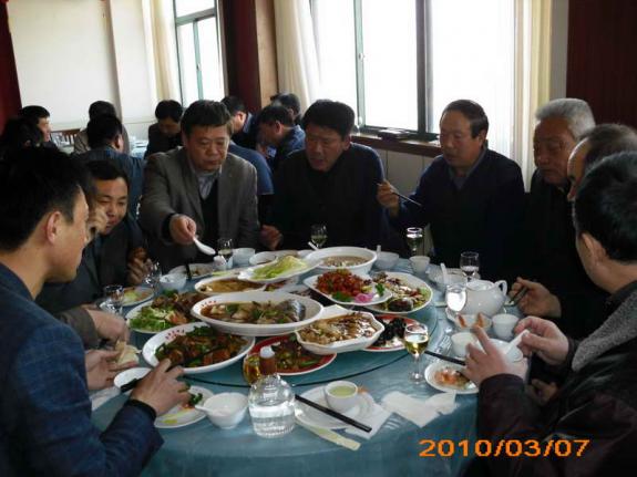 2010山东日照房氏宗亲春节团拜聚会：宗亲纪事.jpg