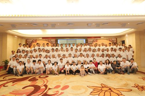 安徽房氏宗亲联谊会2015年年会在芜湖胜利召开：宗亲纪事.jpg