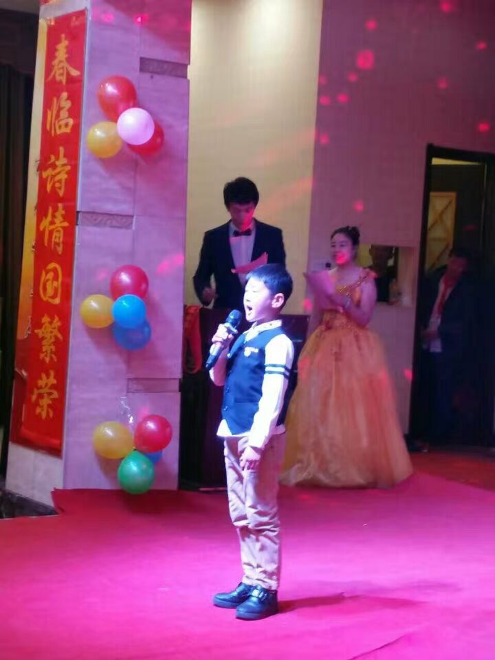 吉林房氏宗亲2016年会暨十佳孝贤颁奖晚会圆满举行：宗亲纪事.jpg
