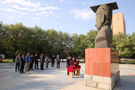 【图文】游子万里不忘祖 根系故土献爱心--记河南房氏宗亲重阳敬老捐赠活动：宗亲纪事.png