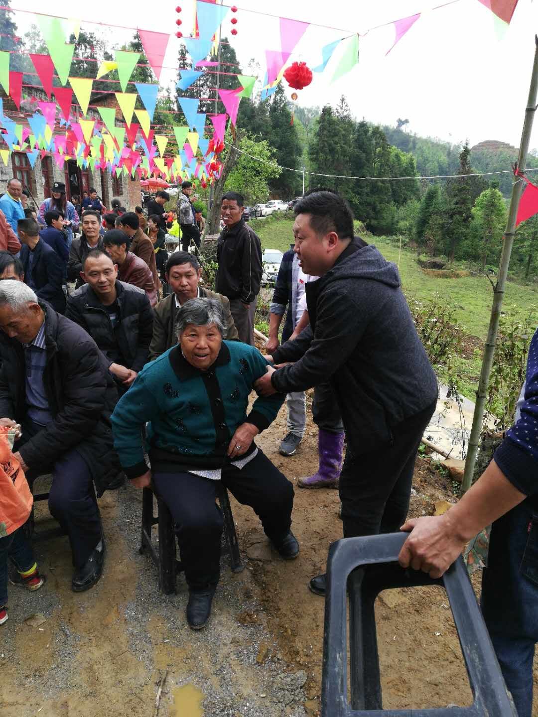 报道】贵州安顺房氏祭祖暨联谊活动.jpg