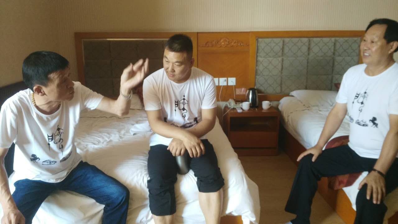 【报道接站直播】内蒙古房氏宗亲文化联谊会欢迎各地宗亲到来：宗亲纪事.jpg