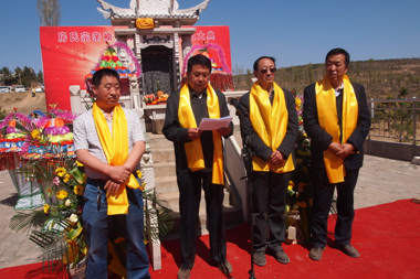 陕西榆林房家沟房氏清明节举行隆重的祭祖活动：祭祖纪实.jpg