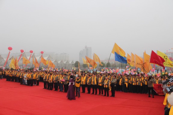 世界房氏宗亲第二届联谊（遂平）大会暨千年千人祭祖大会圆满成功胜利闭幕！：宗亲纪事.jpg