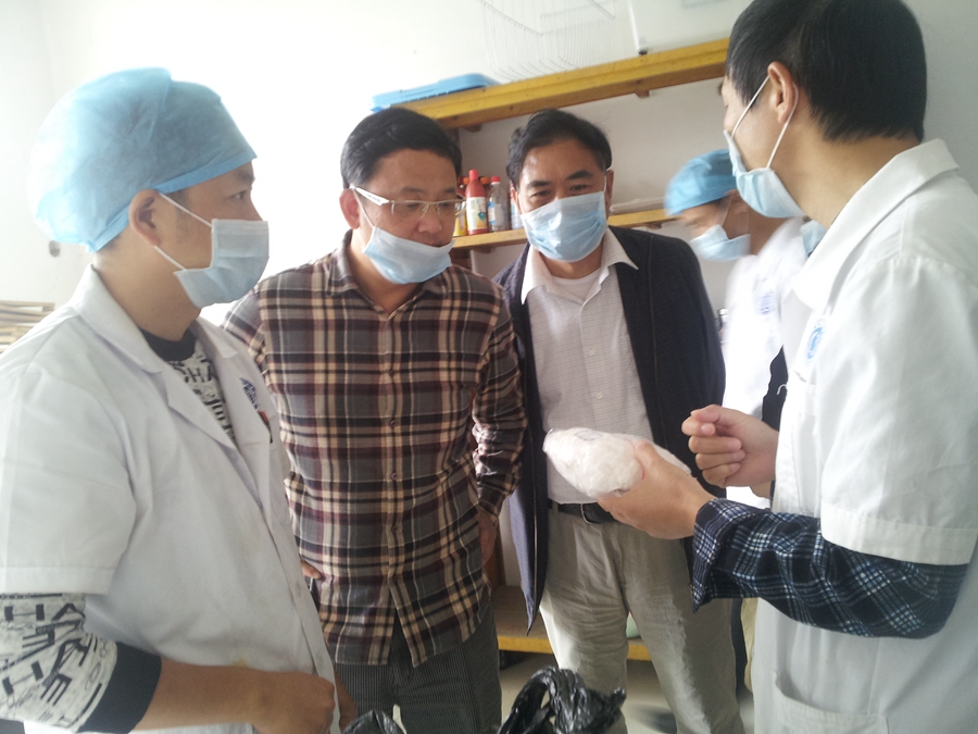 我会会长汪炜赴汪胜松主政的祁门蛇伤研究所调研（文化资料整理）.jpg