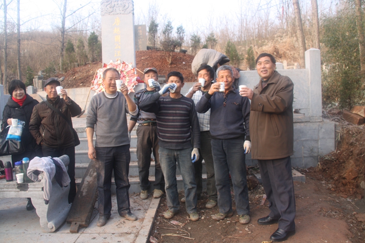 汪家酒送上汪公墓（文化资料整理）.jpg