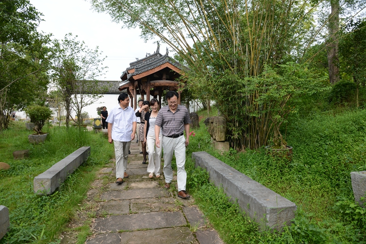 汪炜会长视察屯溪旅游基地（文化资料整理）.jpg