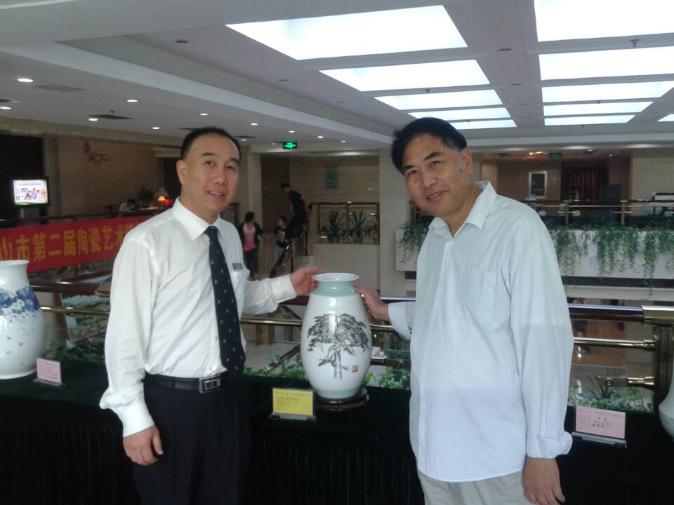 汪炜会长一行参观黄山市第二届艺术陶瓷精品展（文化资料整理）.jpg