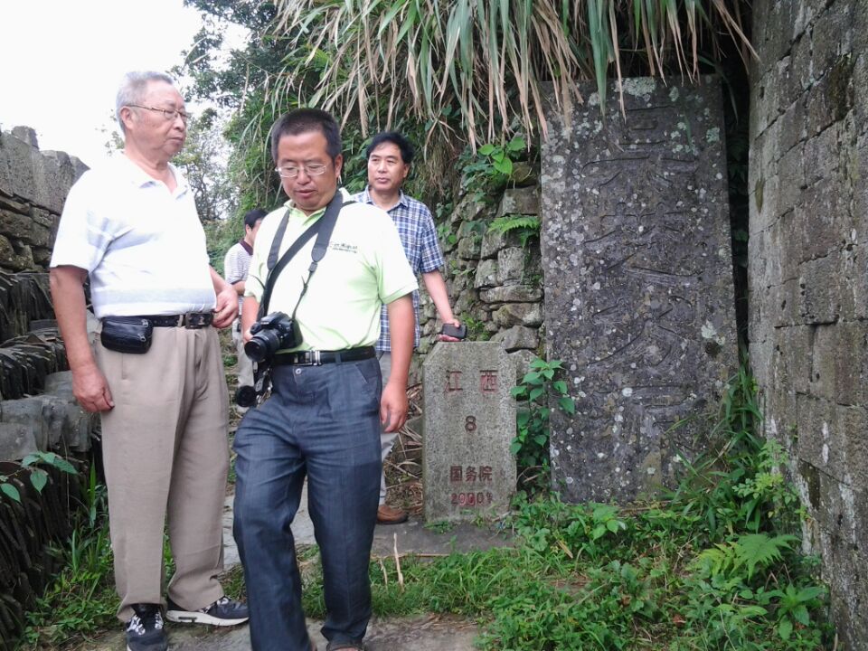 奔走在汪村路上（文化资料整理）.jpg