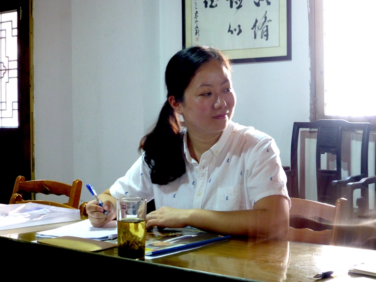 石丽博士来我会作访问（文化资料整理）.jpg