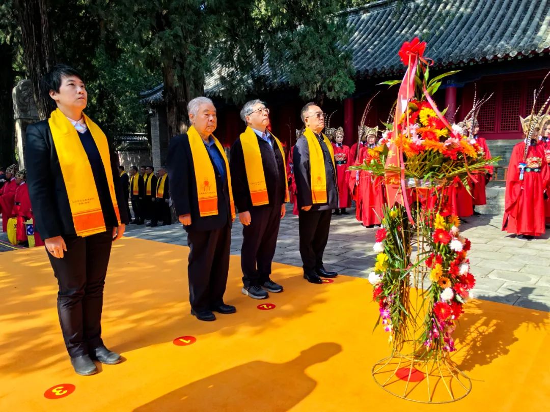 孔垂长主祭尼山祭孔和孔林家祭，在曲阜和浙江与孔氏族人交流 ... ...（祭祀纪事）.jpg