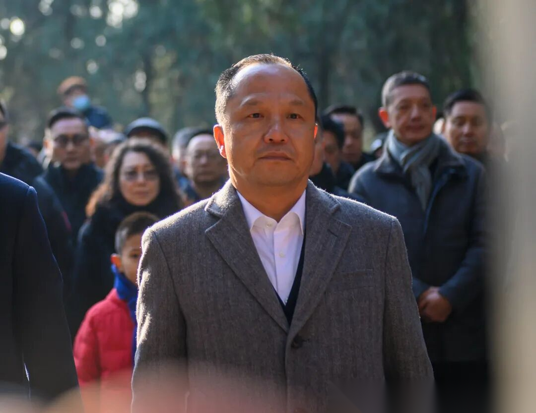孔垂长先生出席孔德墉先生逝世三周年纪念会暨墓祭仪式 ... ... ...（人物史料）.png