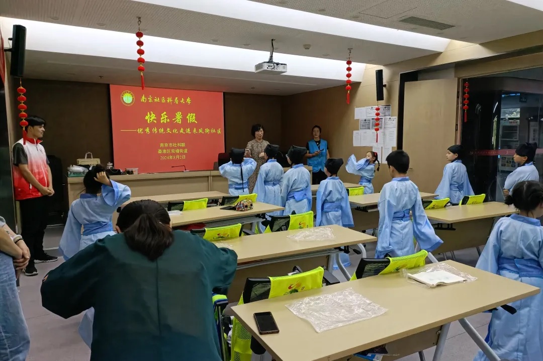“知感恩，懂礼仪”——中华优秀传统礼仪课走进社区暑期研学班 ... ...（文化资料）.jpg