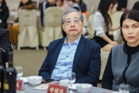 孔垂长会见马来西亚中华总商会总会长吴逸平一行，设雅集晚宴招待并授牌褒扬（宗亲纪事）.jpg