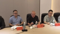 孔垂长会长赴黔看望孔氏宗亲，百余宗亲在棂星门列队欢迎（文化资料）.jpg