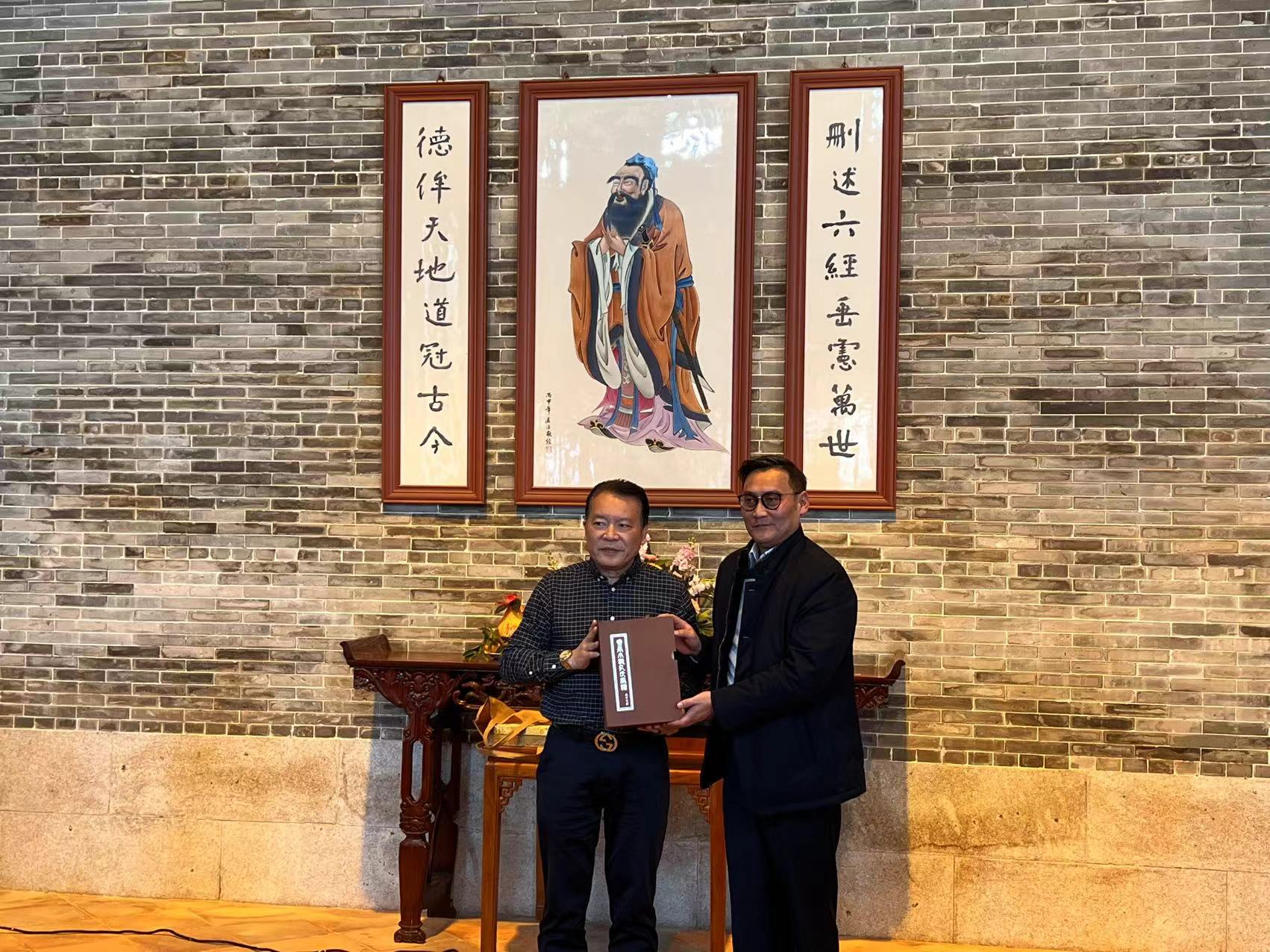 垂长宗主参拜广州小龙房孔氏宗祠与广东宗亲代表座谈 ... ... ... ...（宗亲纪事）.jpg