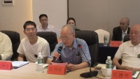 孔垂长会长赴黔看望孔氏宗亲，百余宗亲在棂星门列队欢迎（文化资料）.jpg