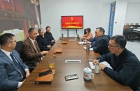 孔垂长会长为支持和参与基金会活动的在京专家学者颁发聘书（文化资料）.jpg