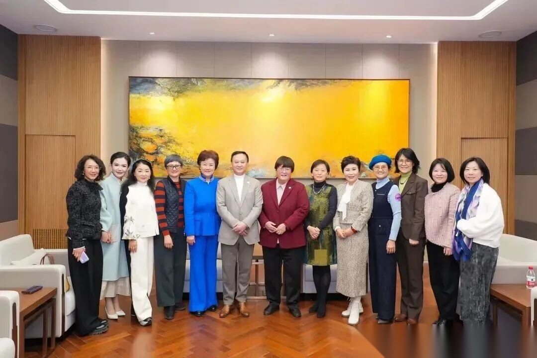 孔维众会长受邀出席中欧国际工商学院 “新时代的女性觉醒” ...（文化资料）.png