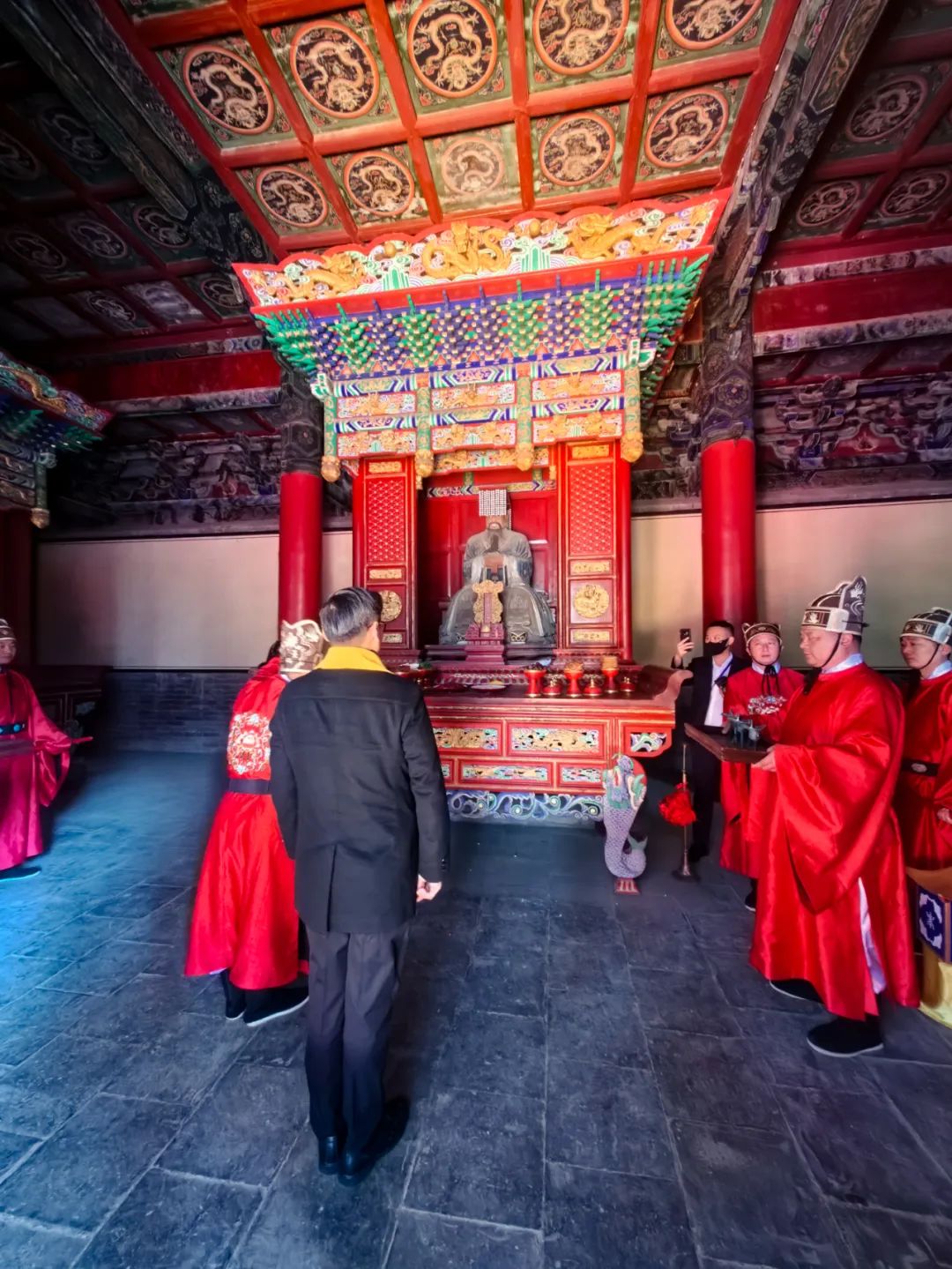 孔垂长主祭尼山祭孔和孔林家祭，在曲阜和浙江与孔氏族人交流 ... ...（祭祀纪事）.jpg