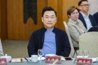 孔垂长会见马来西亚中华总商会总会长吴逸平一行，设雅集晚宴招待并授牌褒扬（宗亲纪事）.jpg
