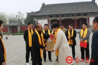 圣土圣水浇灌根脉：孔孟后裔商丘燧皇陵共浇孔姓树与孟姓树（文化资料）.jpg