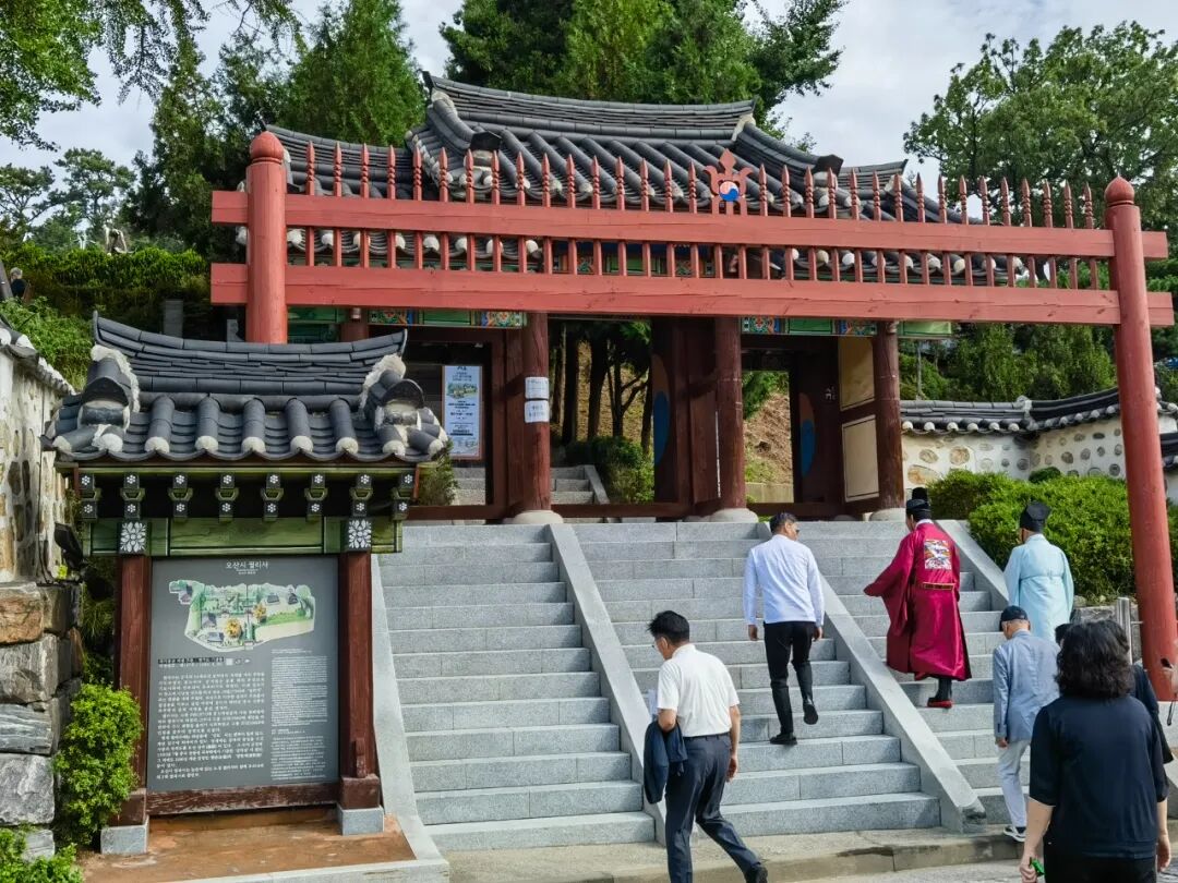 跨越半世纪的“重逢”——孔垂长先生参访韩国华城阙里祠 ... ...（胜迹史料）.jpg