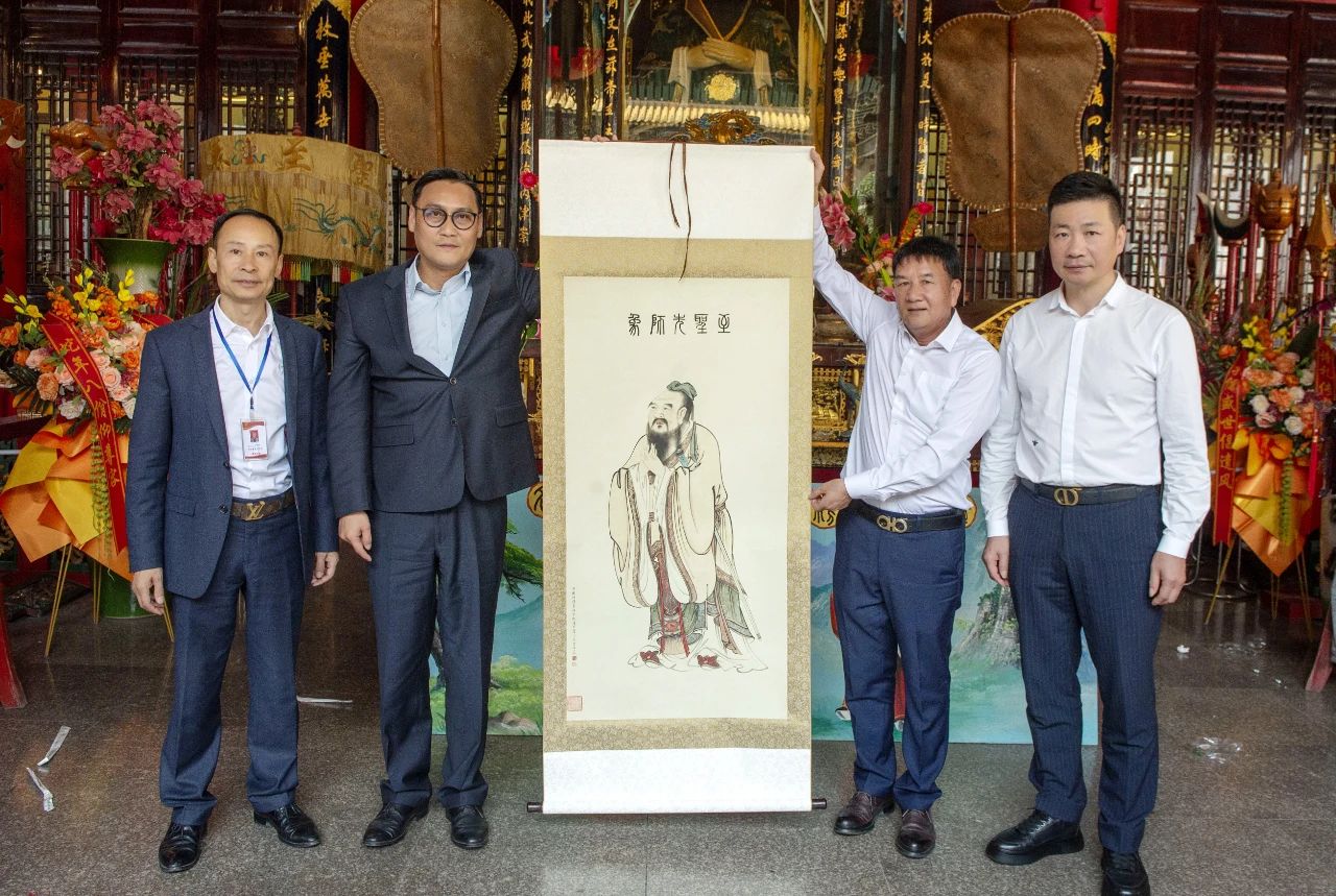 孔垂长主祭尼山祭孔和孔林家祭，在曲阜和浙江与孔氏族人交流 ... ...（祭祀纪事）.jpg