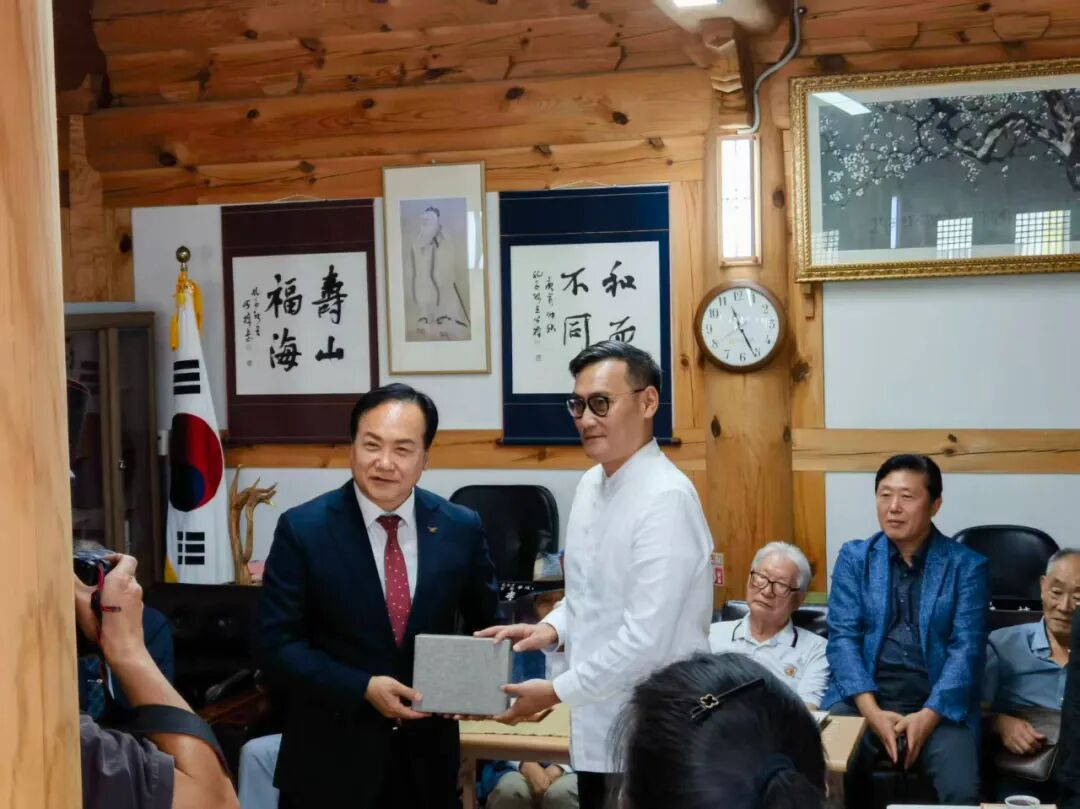 跨越半世纪的“重逢”——孔垂长先生参访韩国华城阙里祠 ... ...（胜迹史料）.jpg