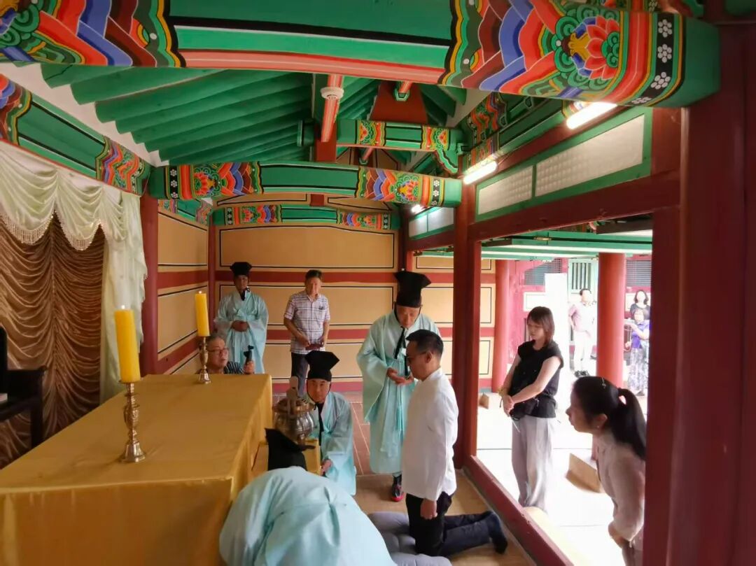 跨越半世纪的“重逢”——孔垂长先生参访韩国华城阙里祠 ... ...（胜迹史料）.jpg